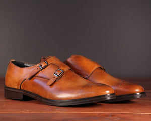Rossano pruunid kingad suurte jalgadega meestele